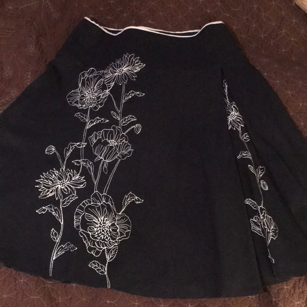 Embroidered skirt